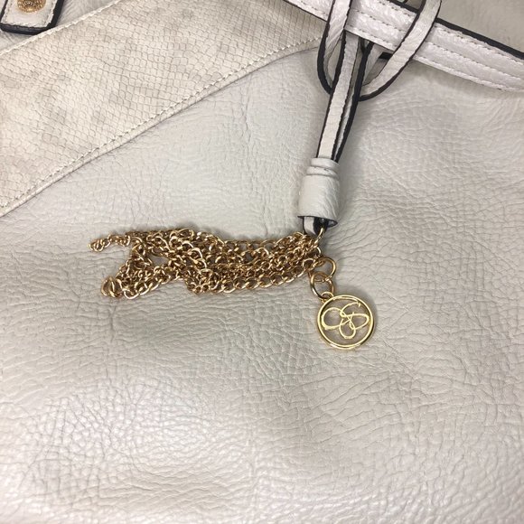 Jessica Simpson Faux Leather Two Toned Shoulder Bag Tote Logo Charm EUC - Picture 7 of 9